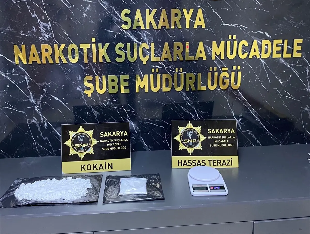 Sakarya\'da Uyuşturucu Operasyonu: 2 Tutuklama