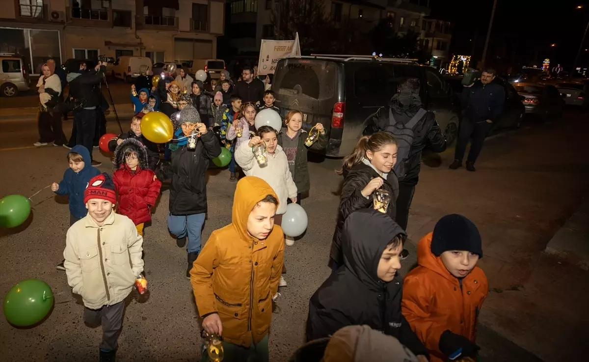 Ramazan İçin Fener Alayı Düzenlendi