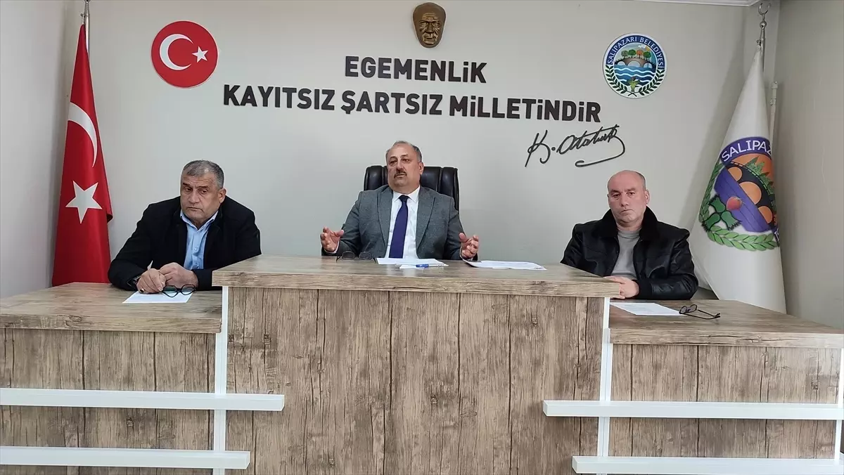 Salıpazarı\'nda Meclis Toplantısı