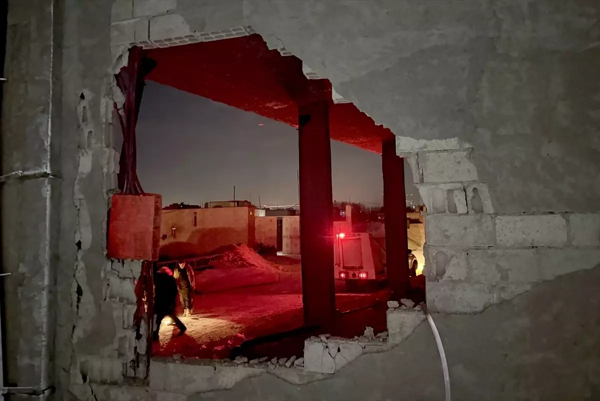 Şam\'da düşen füze kalıntıları nedeniyle ikisi çocuk üç kişi yaralandı