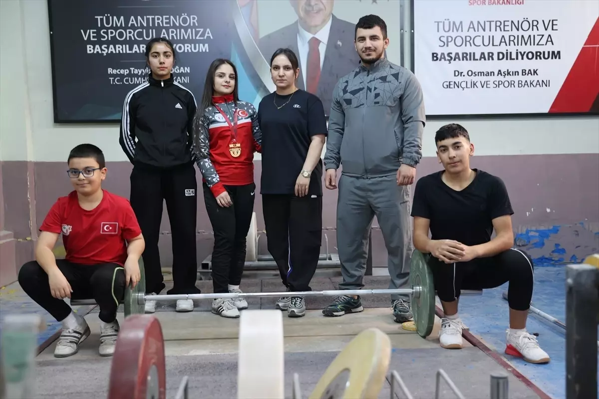 Şaziye Erdoğan\'dan Genç Sporculara Destek