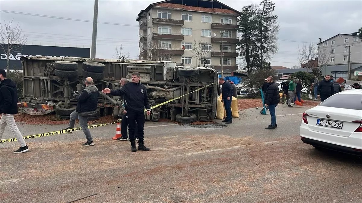 Vakaya giden ambulans kaza yaptı, ölü ve yaralılar var