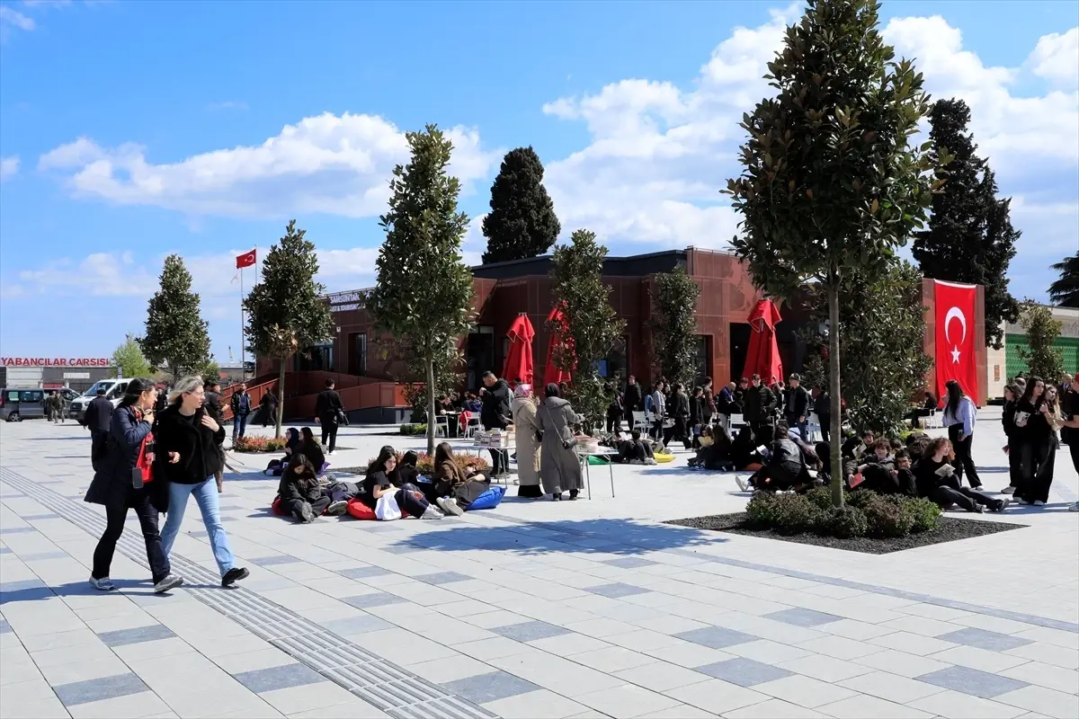 Samsun\'da Açık Havada Kitap Okuma Etkinliği