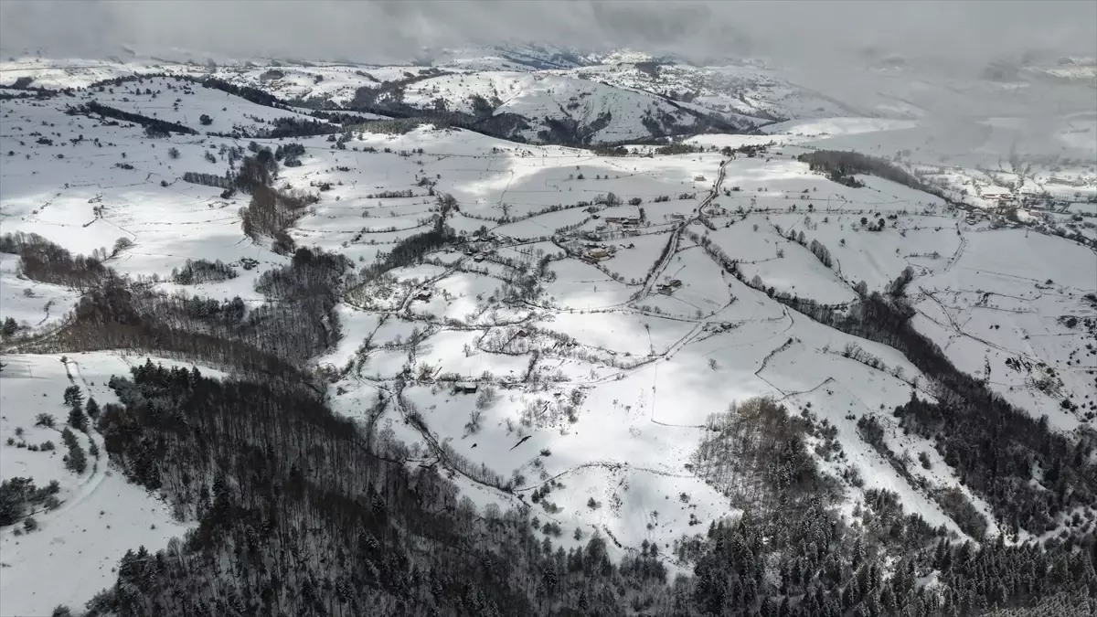 Kızlan Yaylası Karla Kaplandı