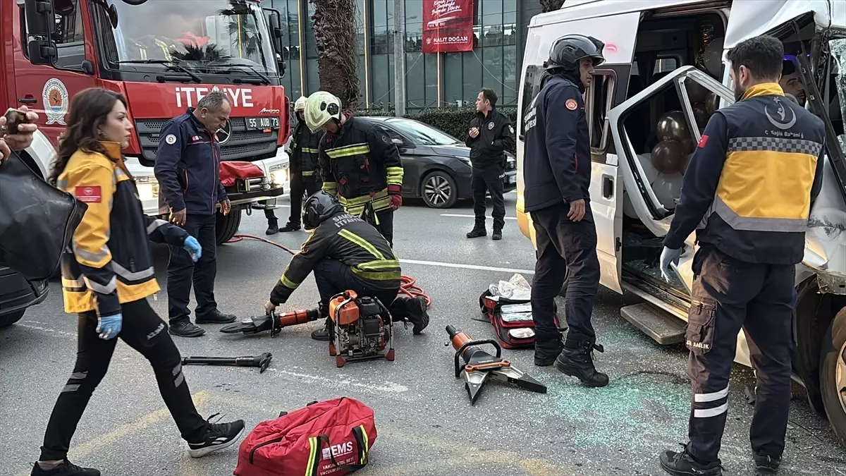 Samsun\'da Trafik Kazası: 7 Yaralı