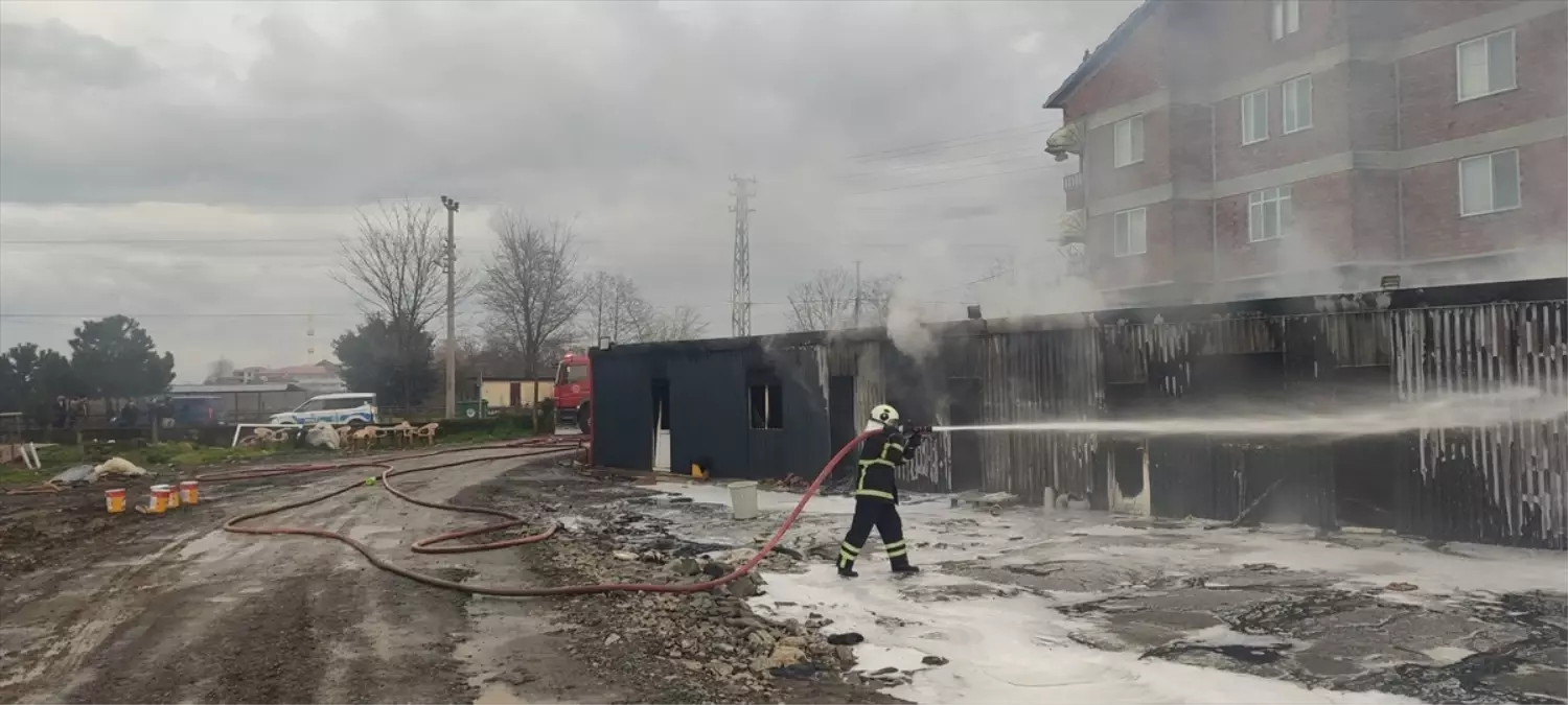 Samsun\'da Şantiye Deposunda Yangın