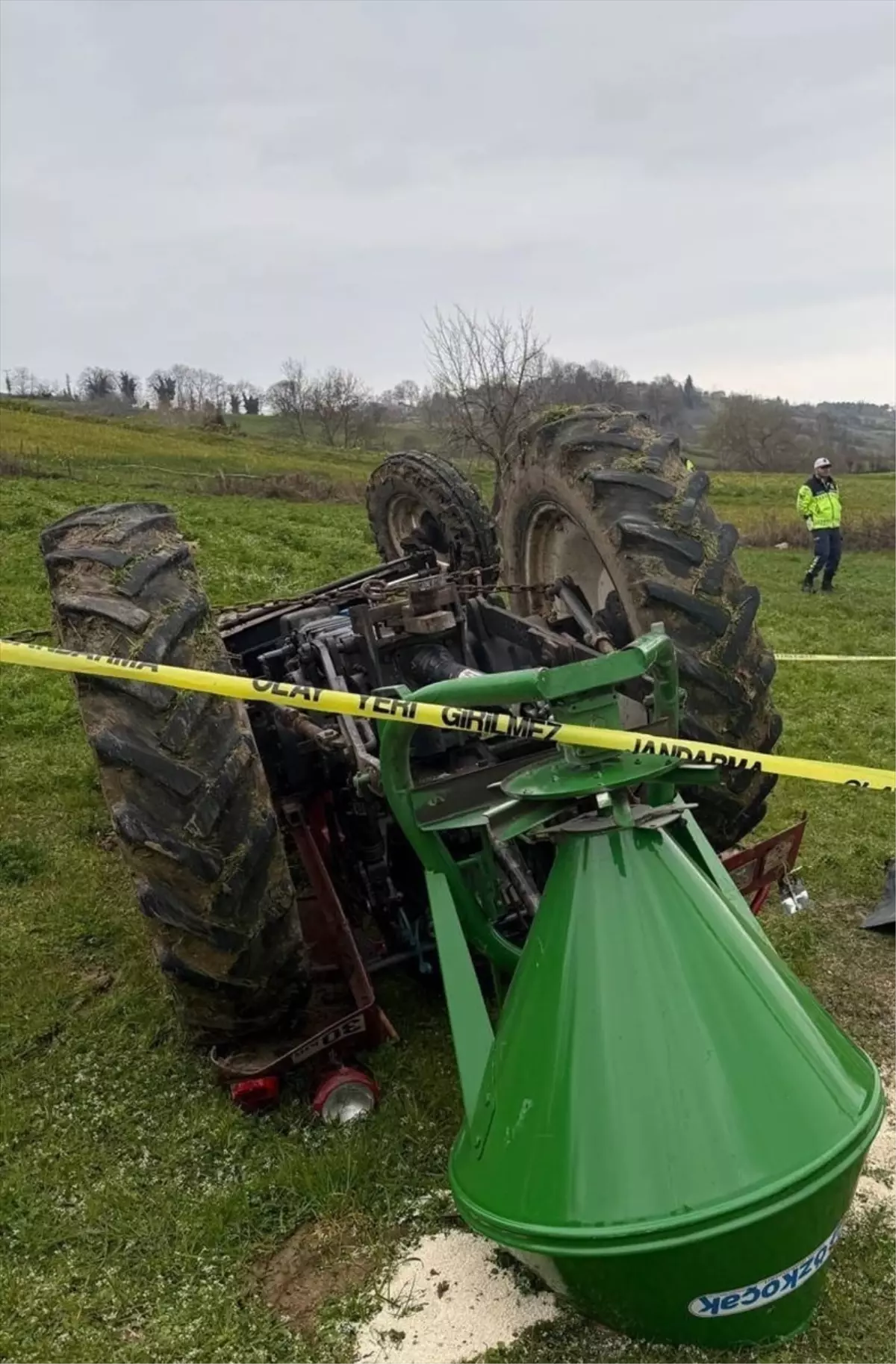 Traktör Devrildi: 1 Ölü 1 Yaralı