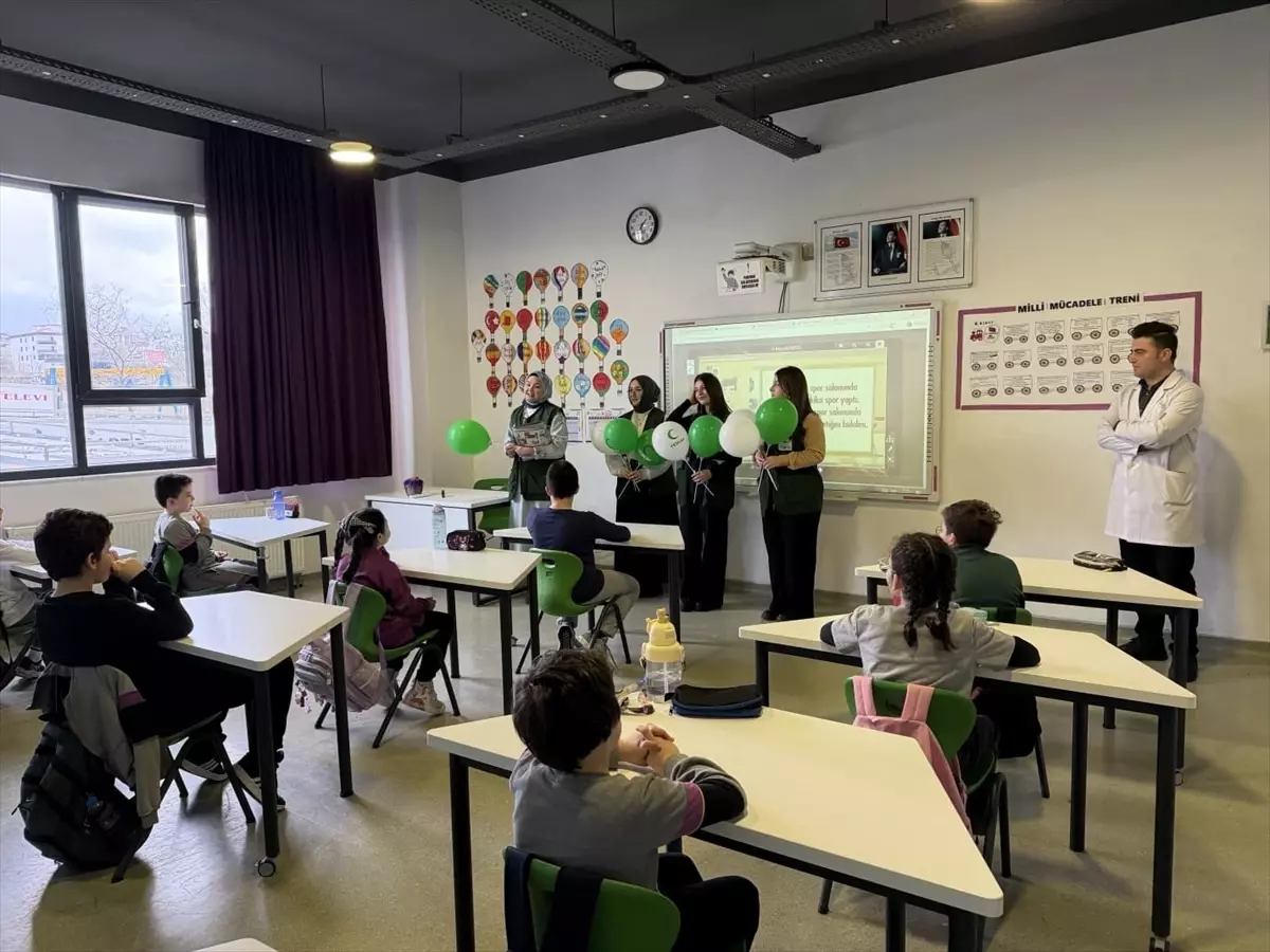 Yeşilay, Öğrencileri Ziyaret Etti