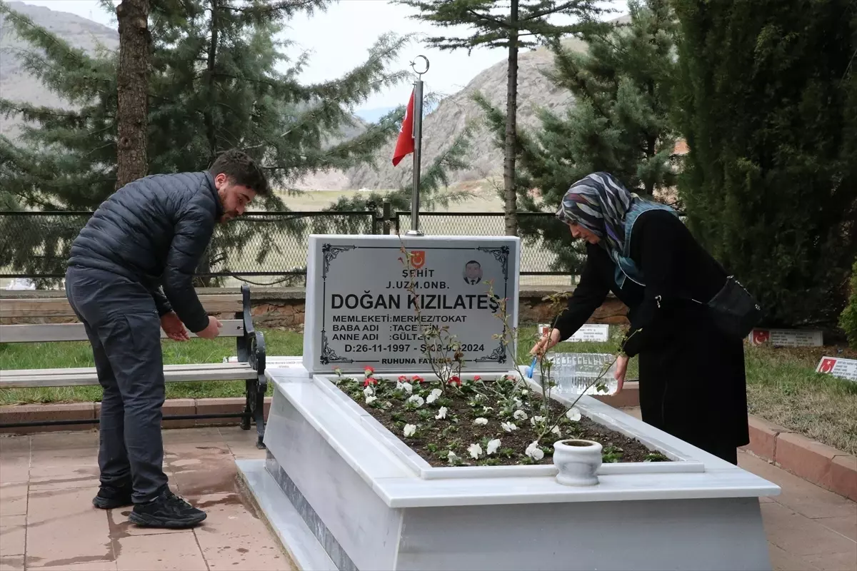 Samsun, Tokat ve Kastamonu\'da vatandaşlar bayram arifesinde mezarlıkları ziyaret etti