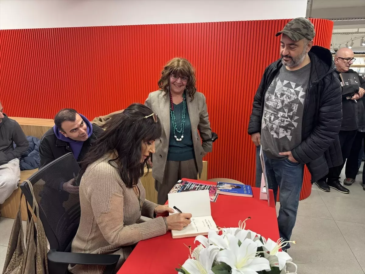 Ayşegül Aldinç Okurlarıyla Buluştu