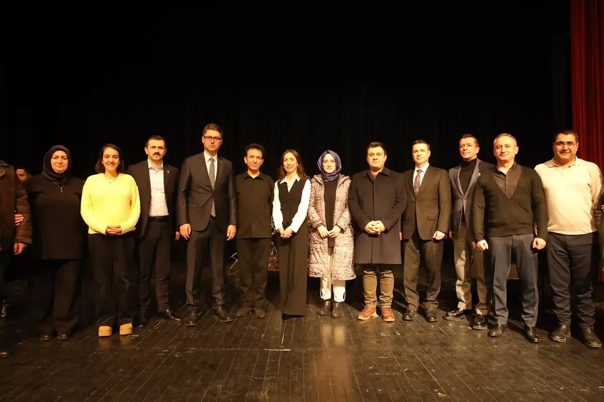 Oğuz Aksaç Erciş\'te Konser Verdi