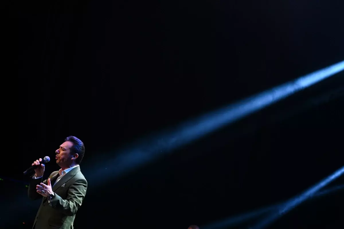 Sanatçılar Ender Doğan ve Fatih Koca, "Külliye\'de Ramazan" etkinliklerinde konser verdi