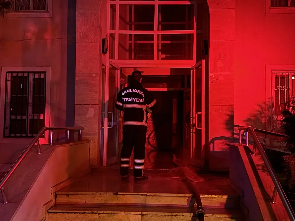 Şanlıurfa\'da Elektrik Panosunda Yangın