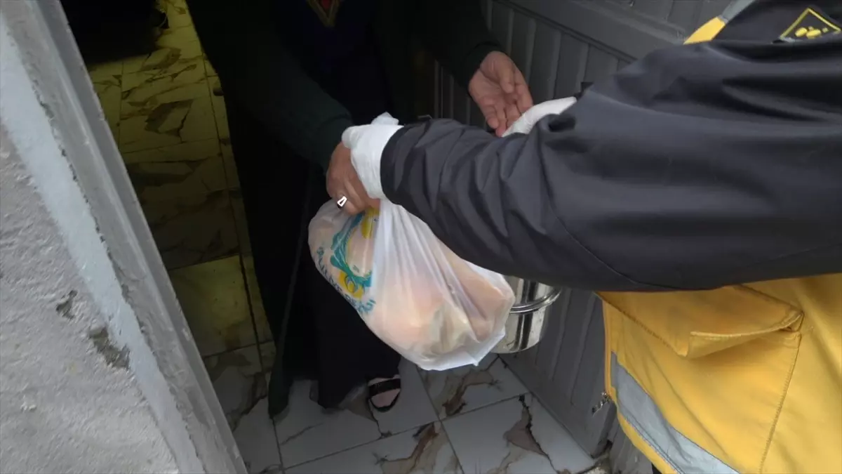 Engellilere ve İhtiyaç Sahiplerine İftar Sofrası