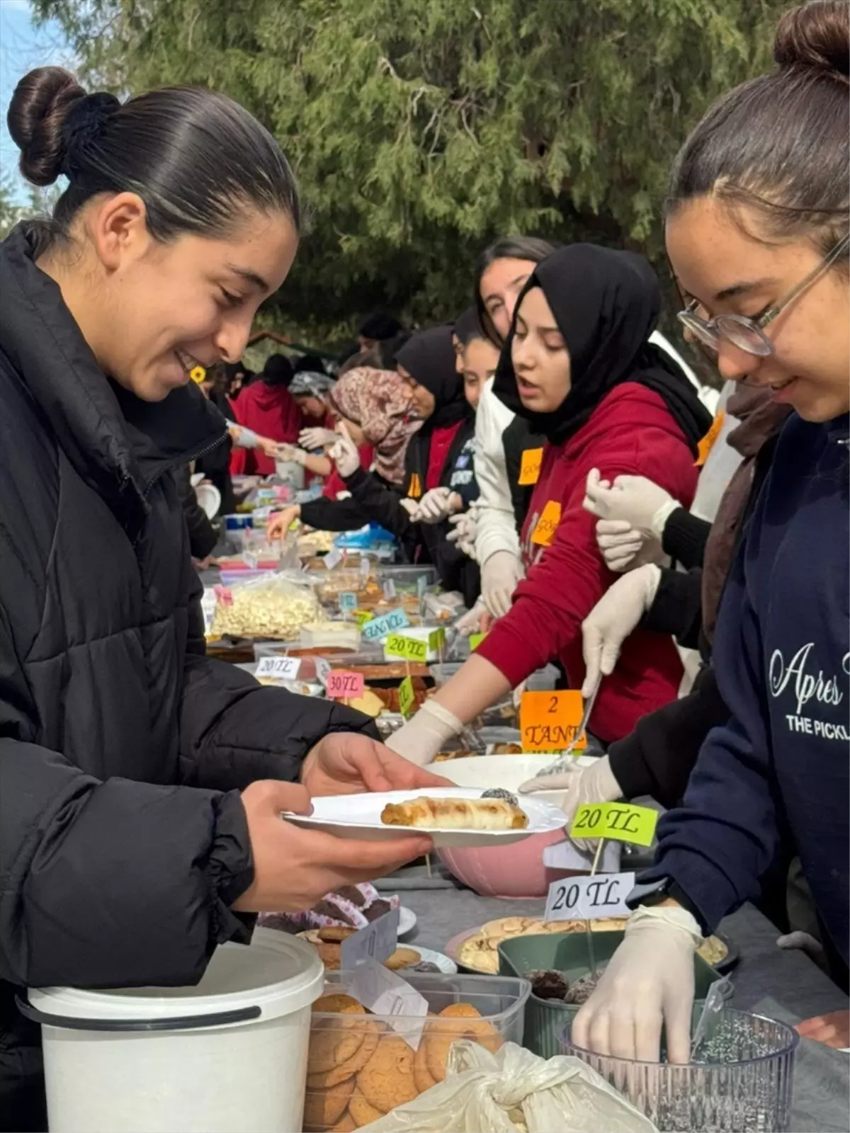 Karaköprü\'de İhtiyaç Sahibi Öğrencilere Kermes