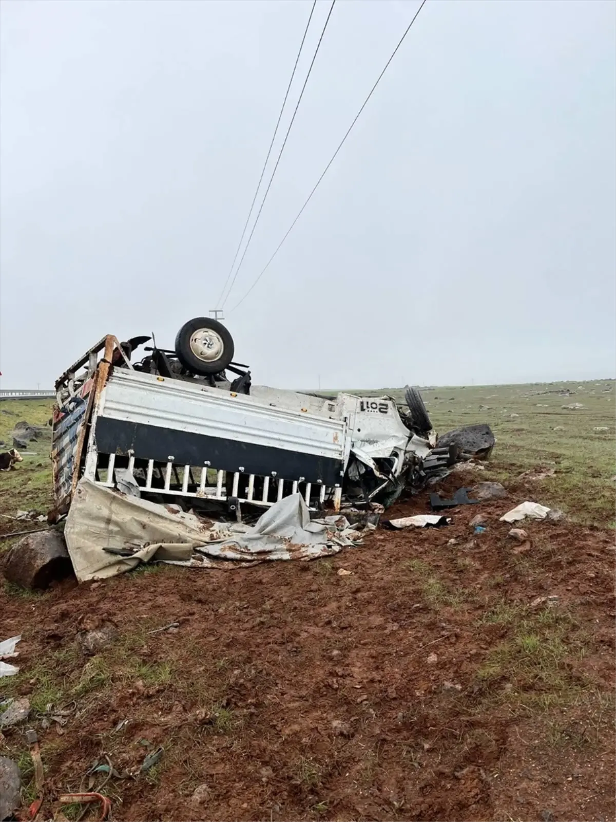 Siverek\'te Kamyonet Devrildi: 2 Yaralı