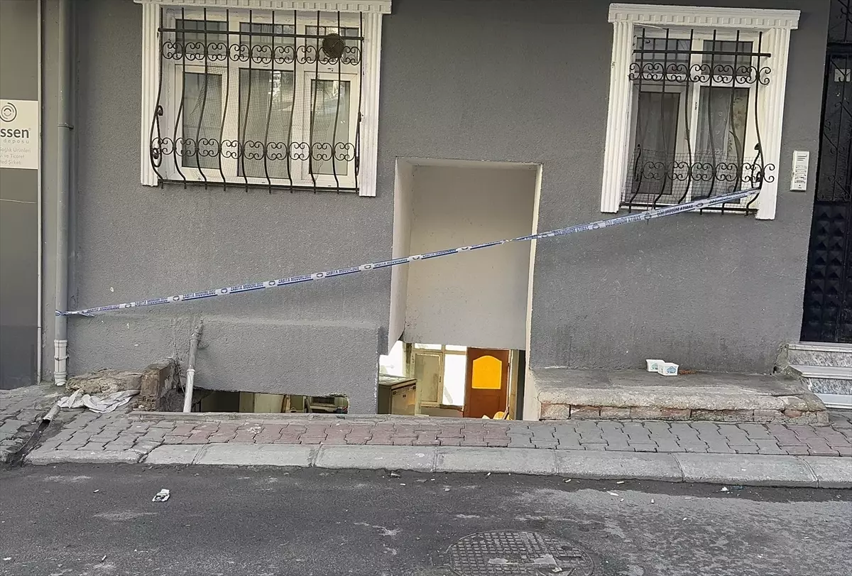 Sarıyer\'de Toprak Kayması: 6 Bina Tahliye Edildi