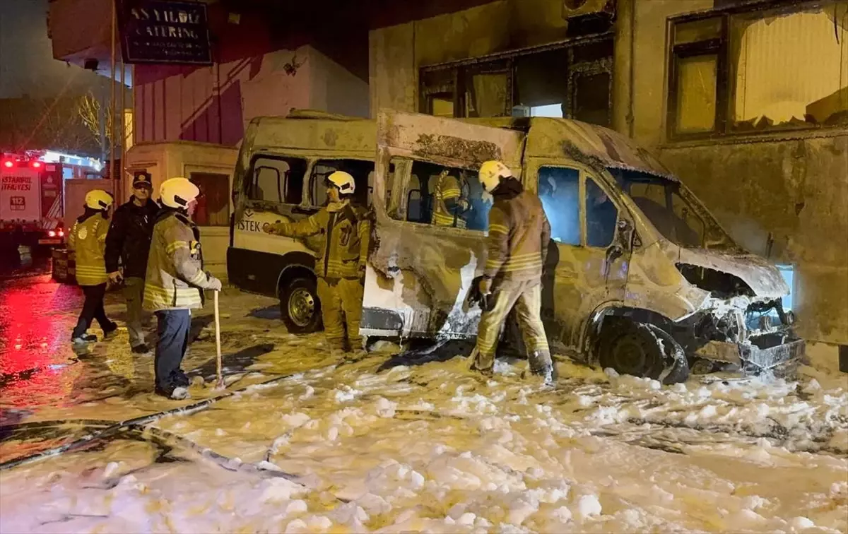 Sarıyer\'de okul servisi alev alev yandı