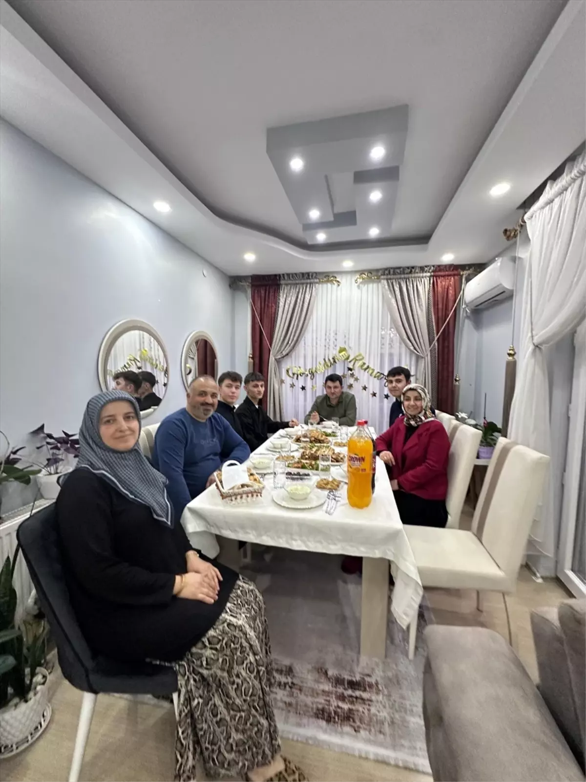 Şehit Kadir Kara Anadolu İmam Hatip Lisesi öğretmen ve öğrencilerinden şehit ailesine ziyaret