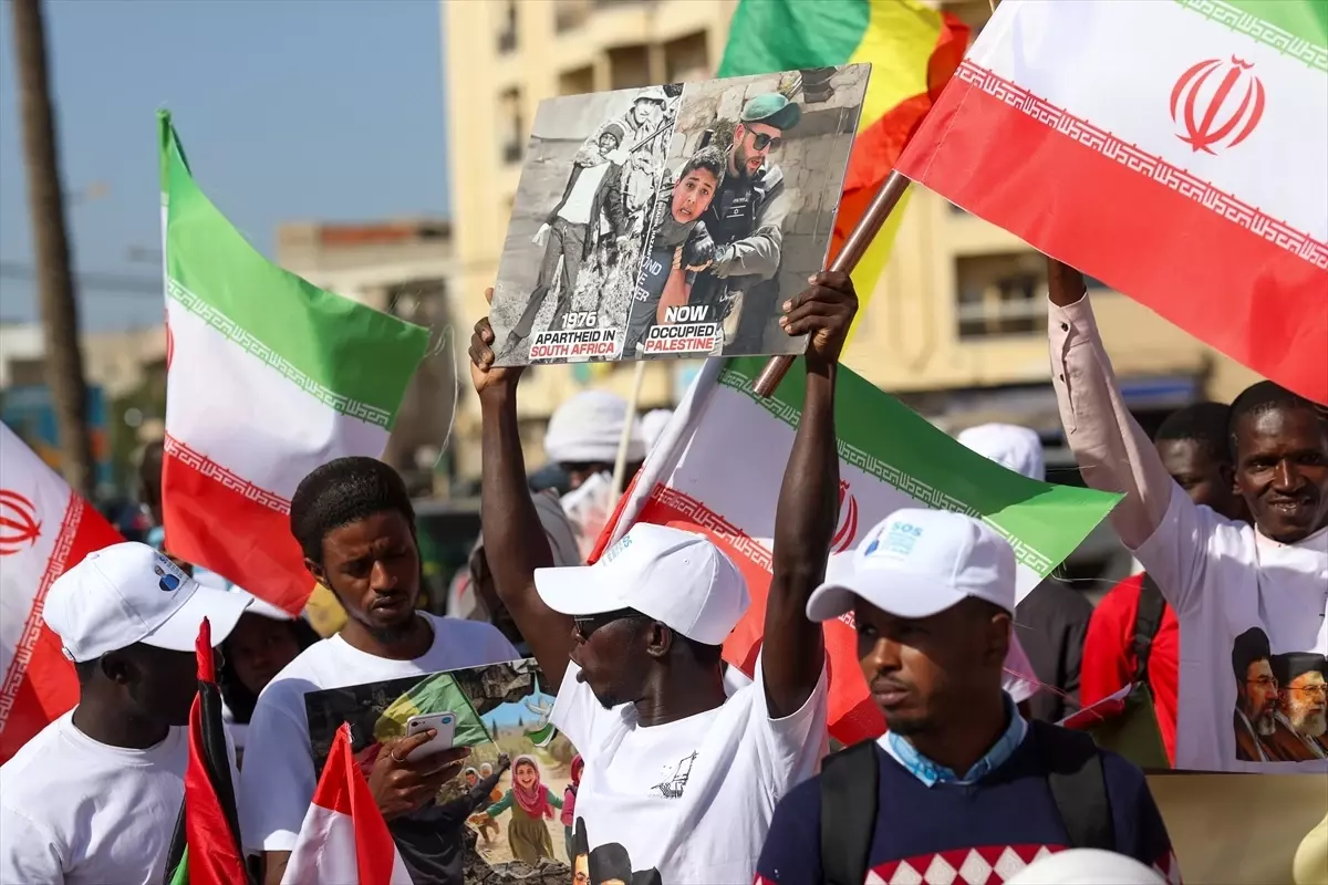 Dakar\'da İran ve Lübnan İçin Protesto