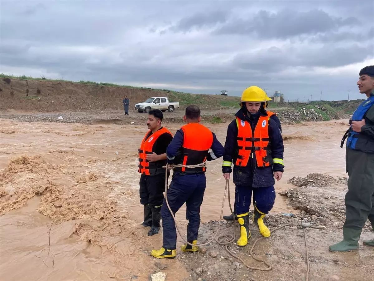 Kerkük\'te Sele Kapılan Genç Kayboldu