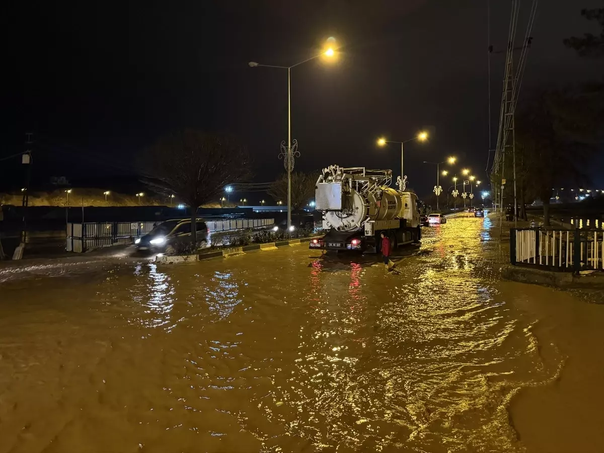 Siirt\'te Sağanak Yağış Hayatı Olumsuz Etkiledi