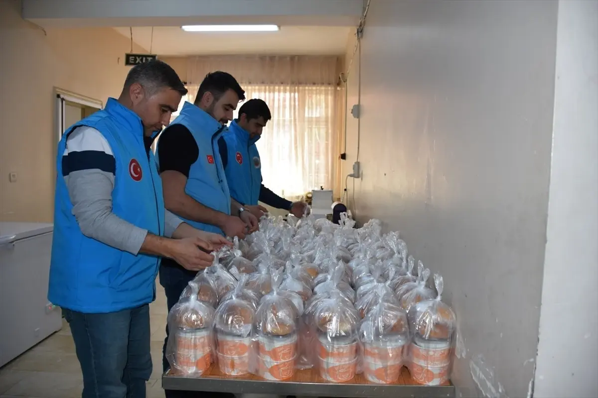 Siirt\'te 103 Aileye Yemek Yardımı