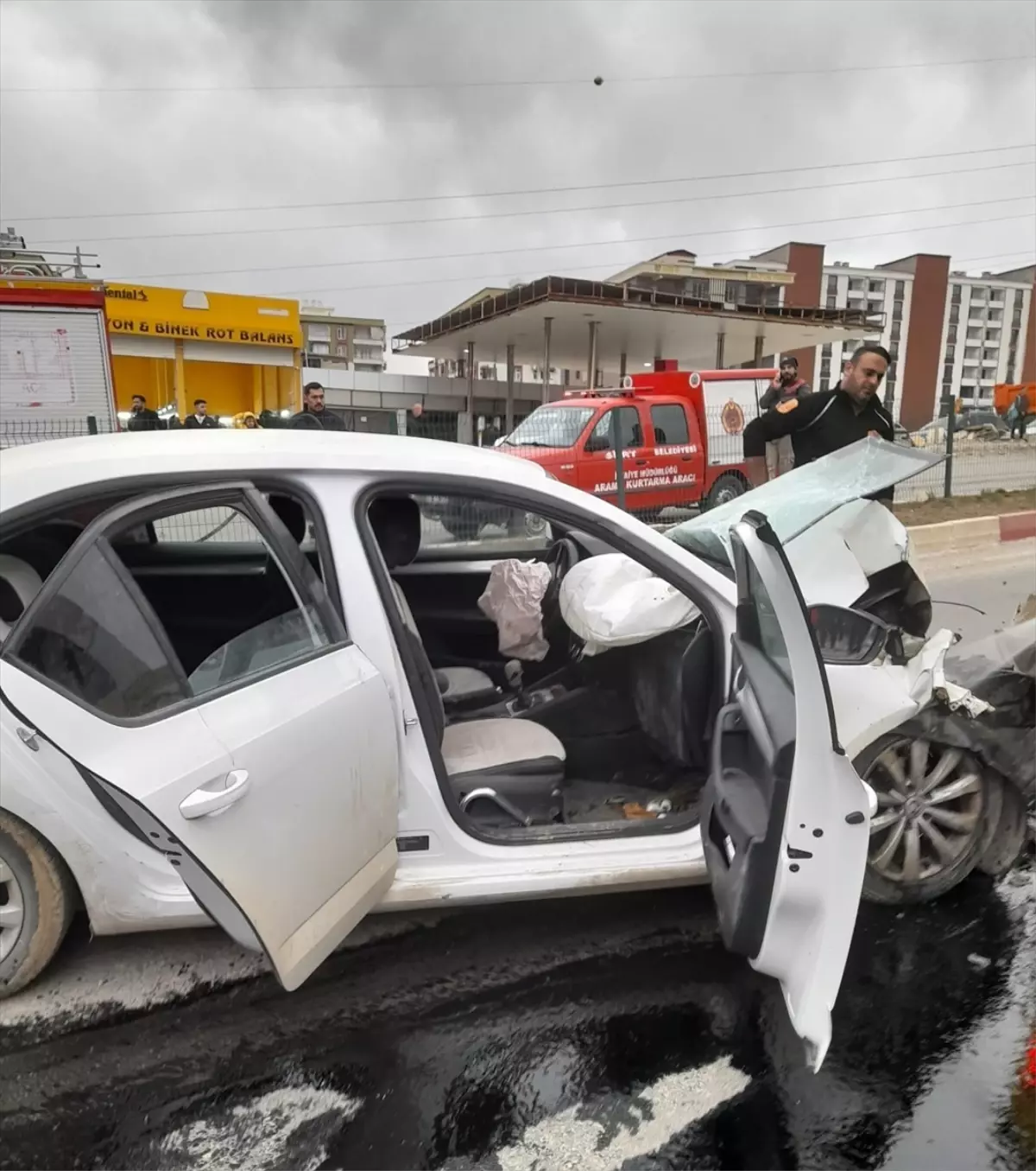 Siirt\'te Otobüse Arkadan Çarpan Araçta 3 Yaralı