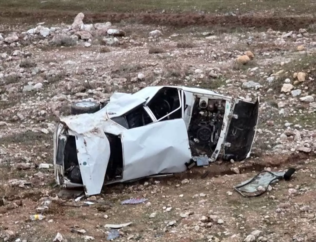 Siirt\'te Otomobil Devrildi: 3 Yaralı