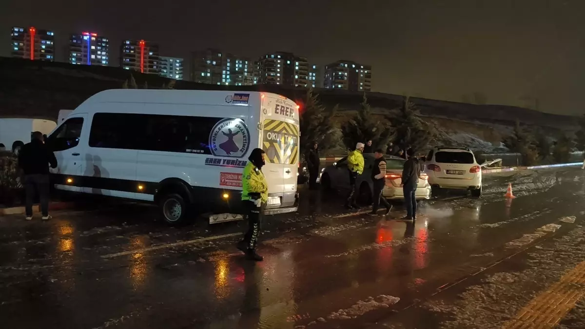 Siirt\'te Zincirleme Trafik Kazası: 1 Yaralı