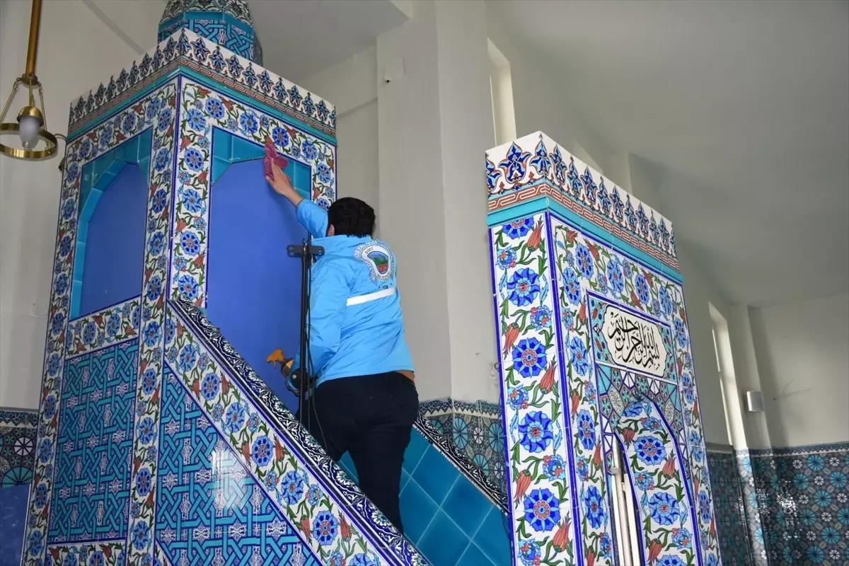 Yanan Camii Yeniden Açıldı