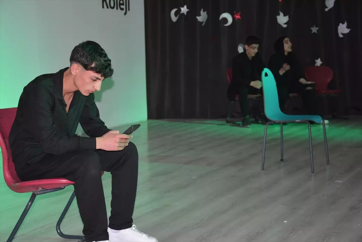 Silopi\'de \'Boş Sandalye\' Tiyatrosu