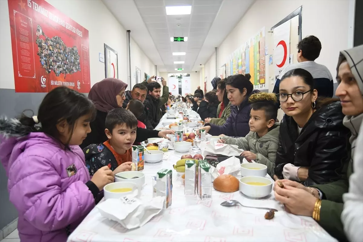 Sındırgı\'da 16. Geleneksel Çocuk İftarı