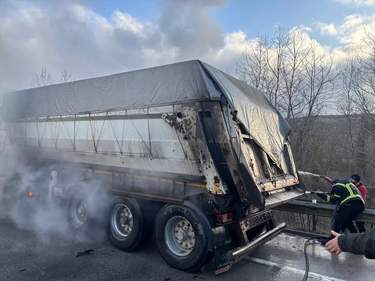 Sinop\'ta Kamyon Yangını Söndürüldü