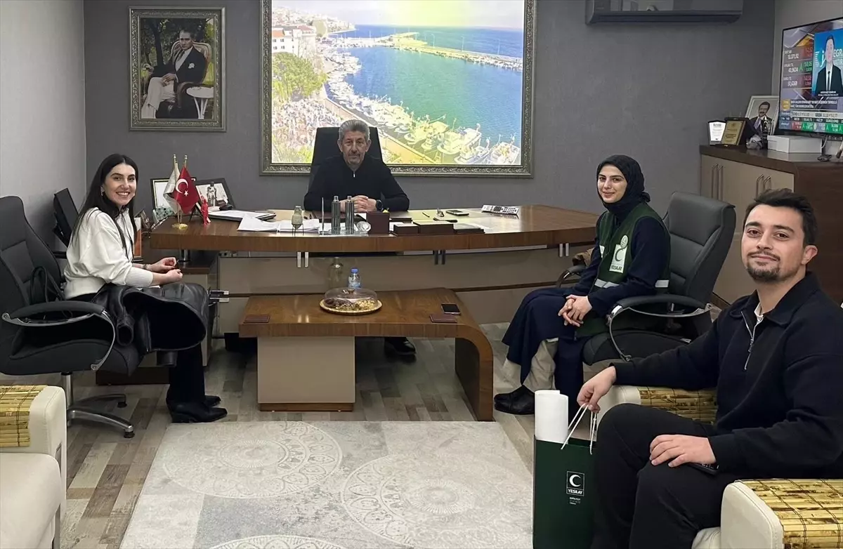 Yeşilay\'dan Başkan Akbaş\'a Ziyaret