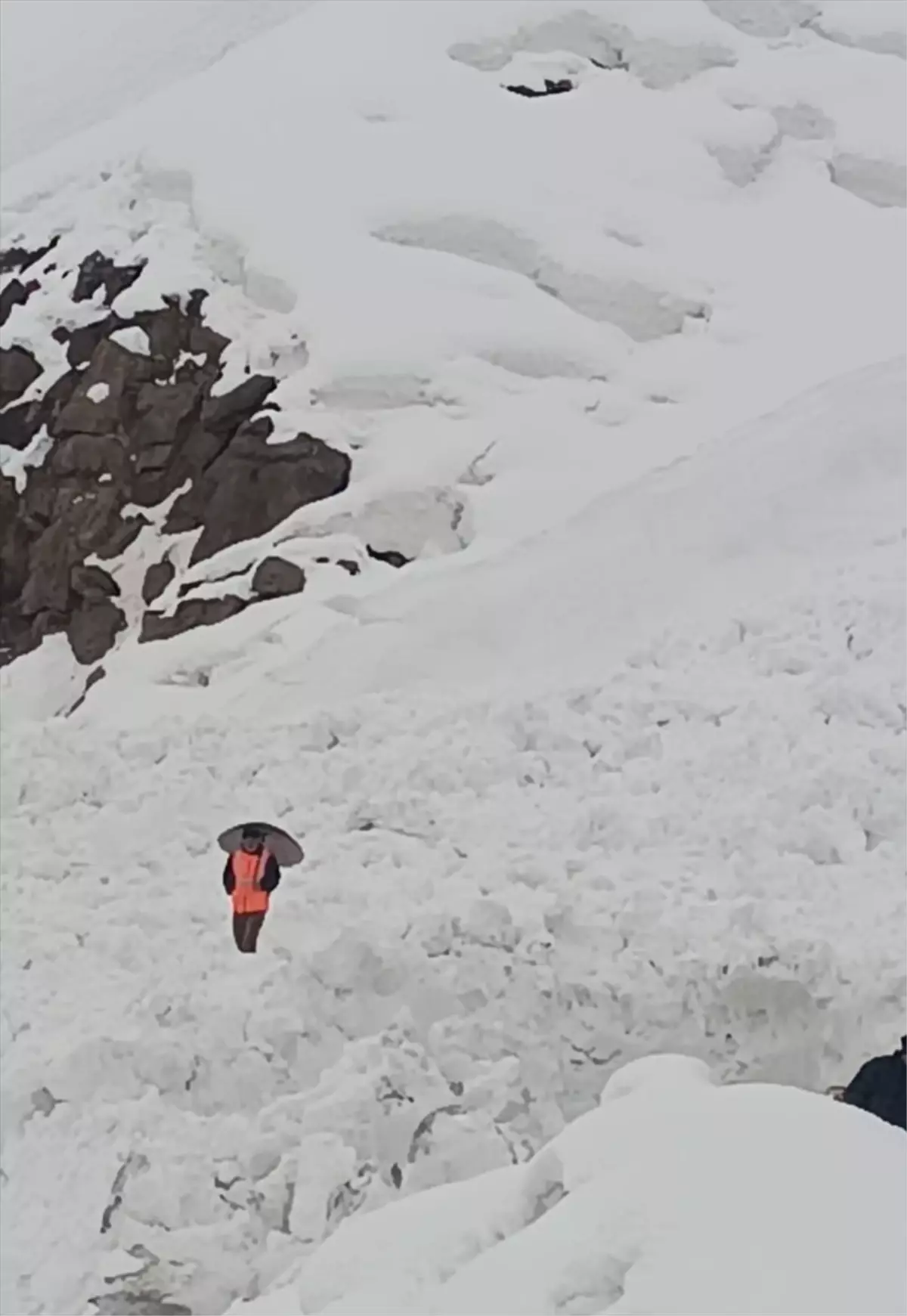 Şırnak-Hakkari Yolu Çığ Nedeniyle Kapandı