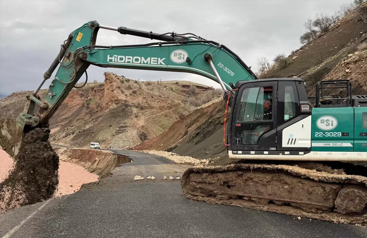 Uludere\'de Sağanak Hasarı İçin Çalışmalar Devam Ediyor