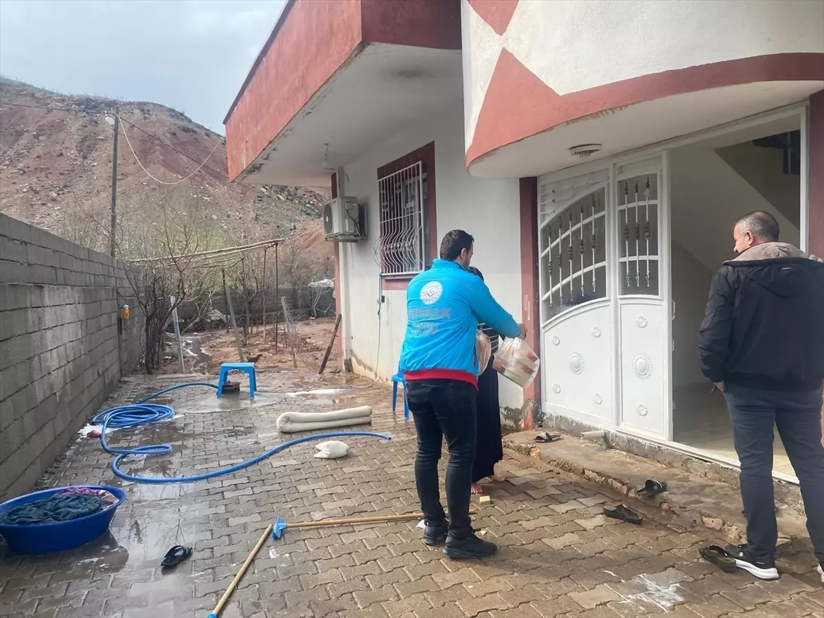 Şırnak\'ta Selzedelere Yardım