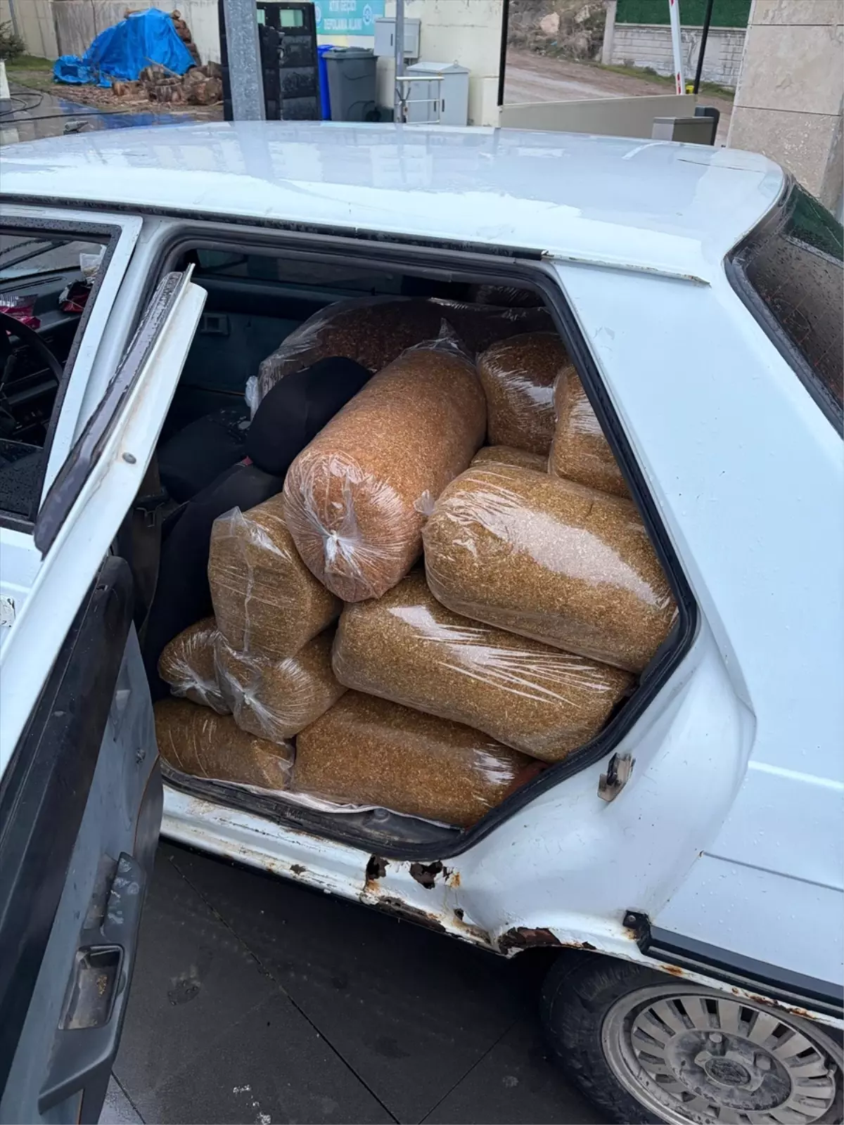 Koyulhisar\'da Gümrük Kaçağı Tütün Ele Geçirildi