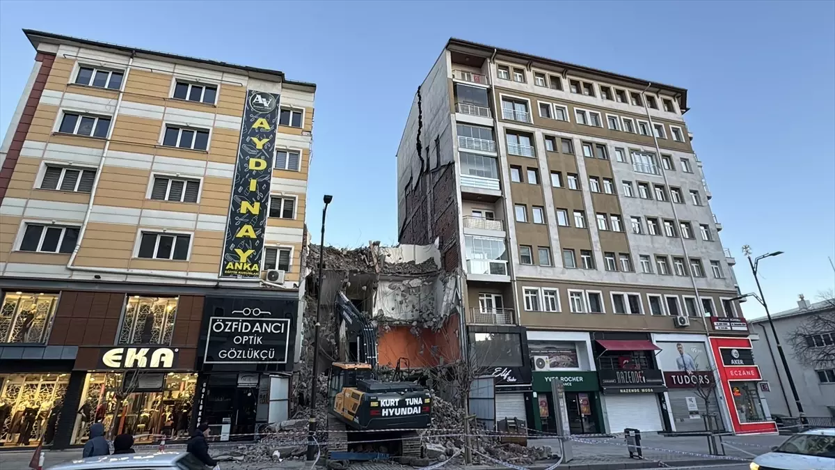 Sivas\'ta Binada Tahliye İşi