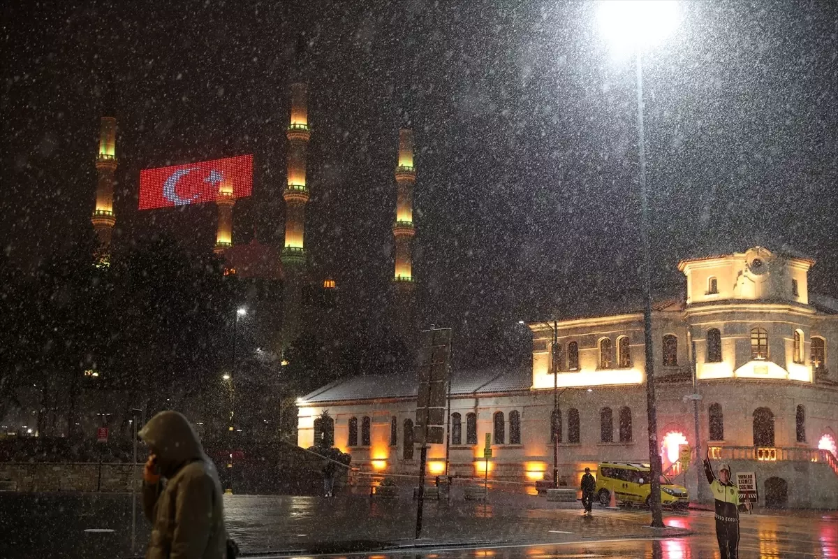 Sivas\'ta Kar Yağışı Etkili Oluyor