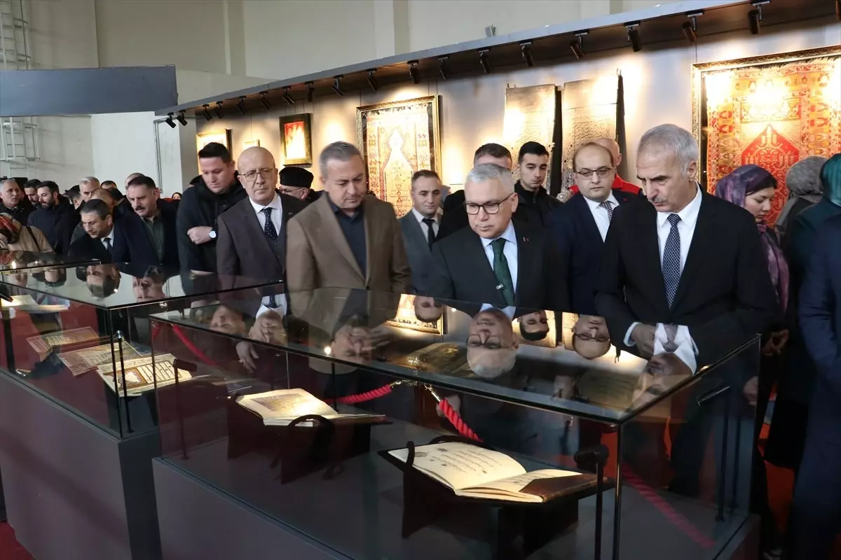 Sivas\'ta "Kutsal Emanetler ve Vakıf Eserleri Sergisi" açıldı