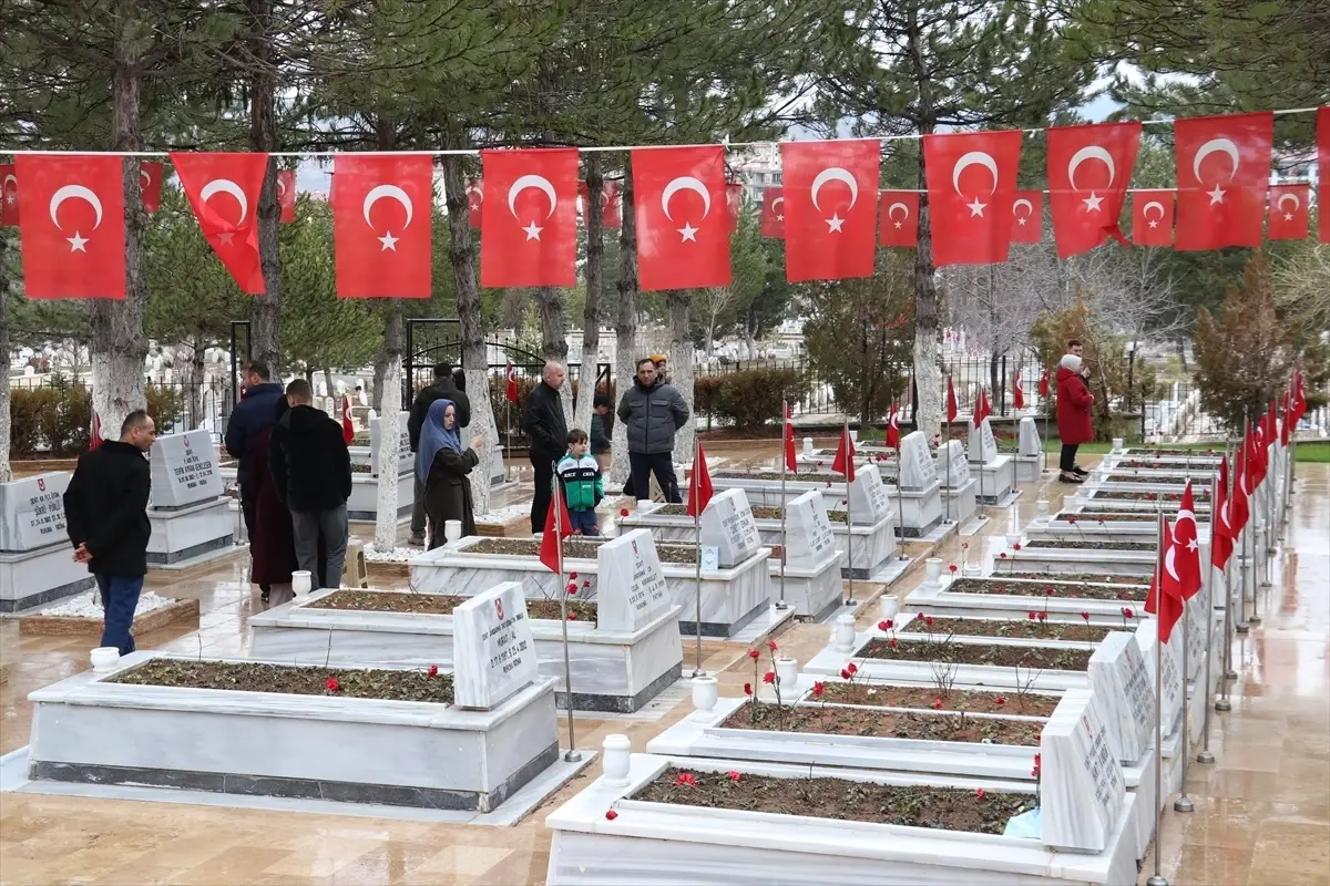 Şehit Ailelerinden Bayram Ziyareti