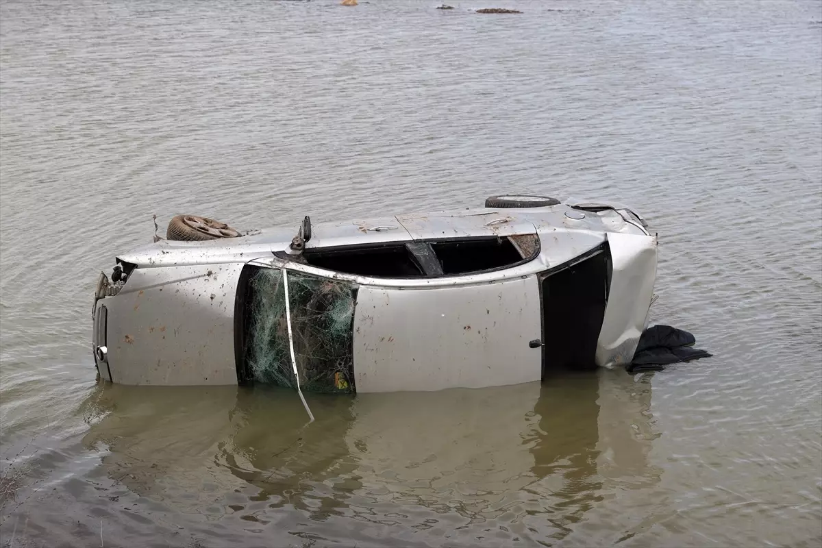 Sivas\'ta Otomobil Su Birikintisine Devrildi