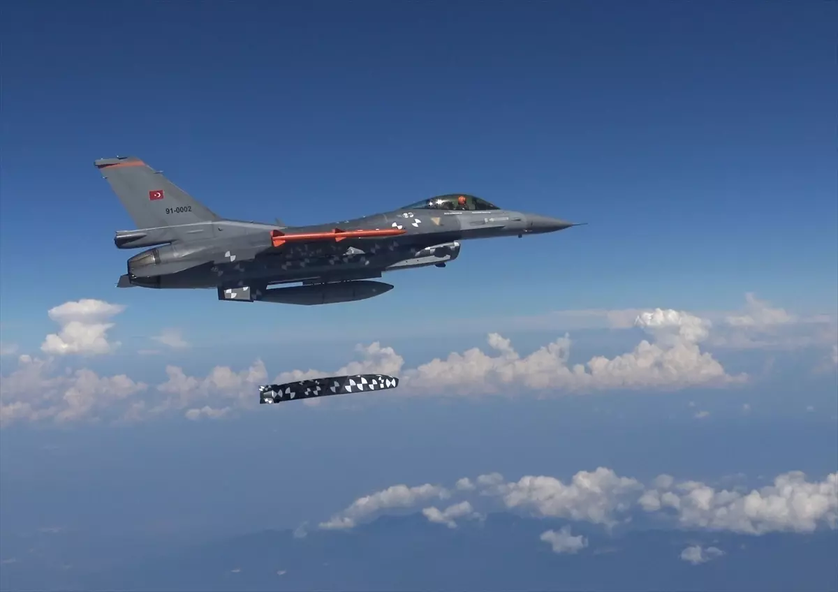 SOM-J Füzesinden Başarılı Atış Testi