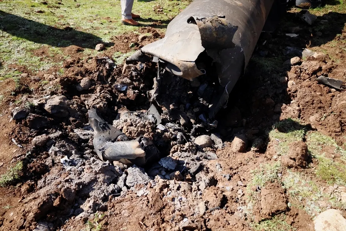 Suriye\'de Füze Kalıntıları Düştü