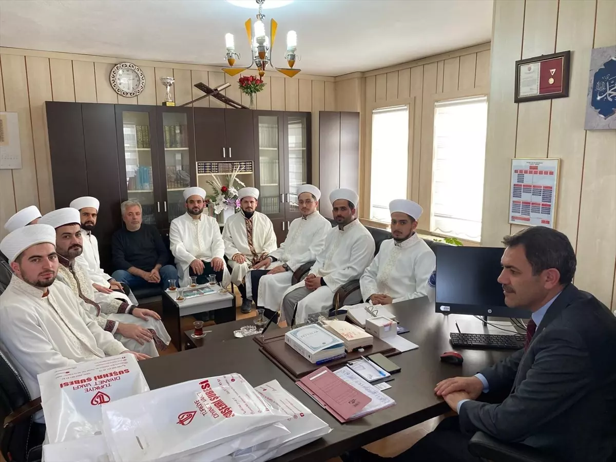 Suşehri\'nde Yeni Din Görevlilerine Cübbe Töreni