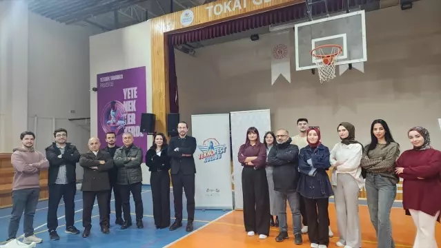 Gençler ve Protokol İftar Sofrasında Buluştu