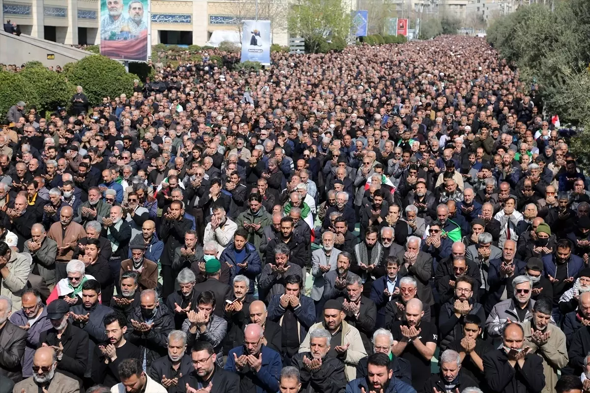 Tahran\'da ABD ve İsrail Aleyhine Gösteri