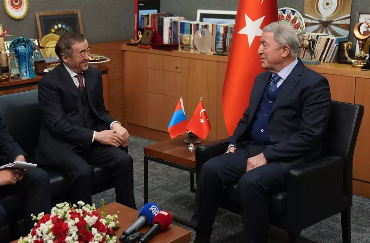 TBMM Milli Savunma Komisyonu Başkanı Akar, Moğolistan\'ın Ankara Büyükelçisi Gombosuren ile görüştü